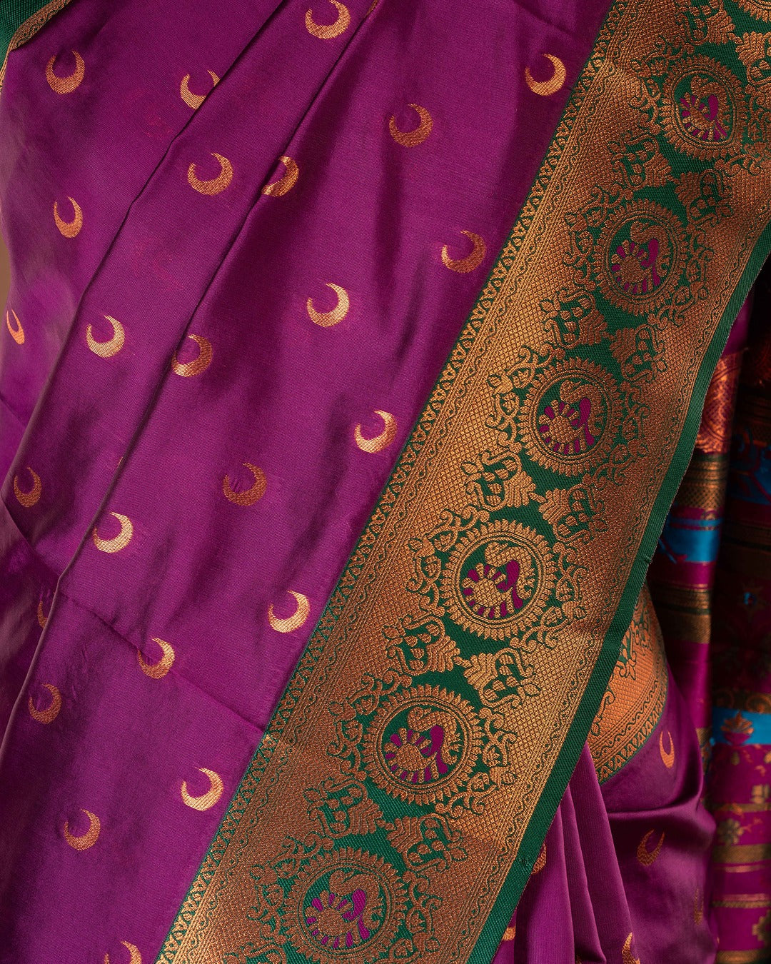 Kanya Kathaa β Magenta Paithani Saree with Green Border & Golden Zari