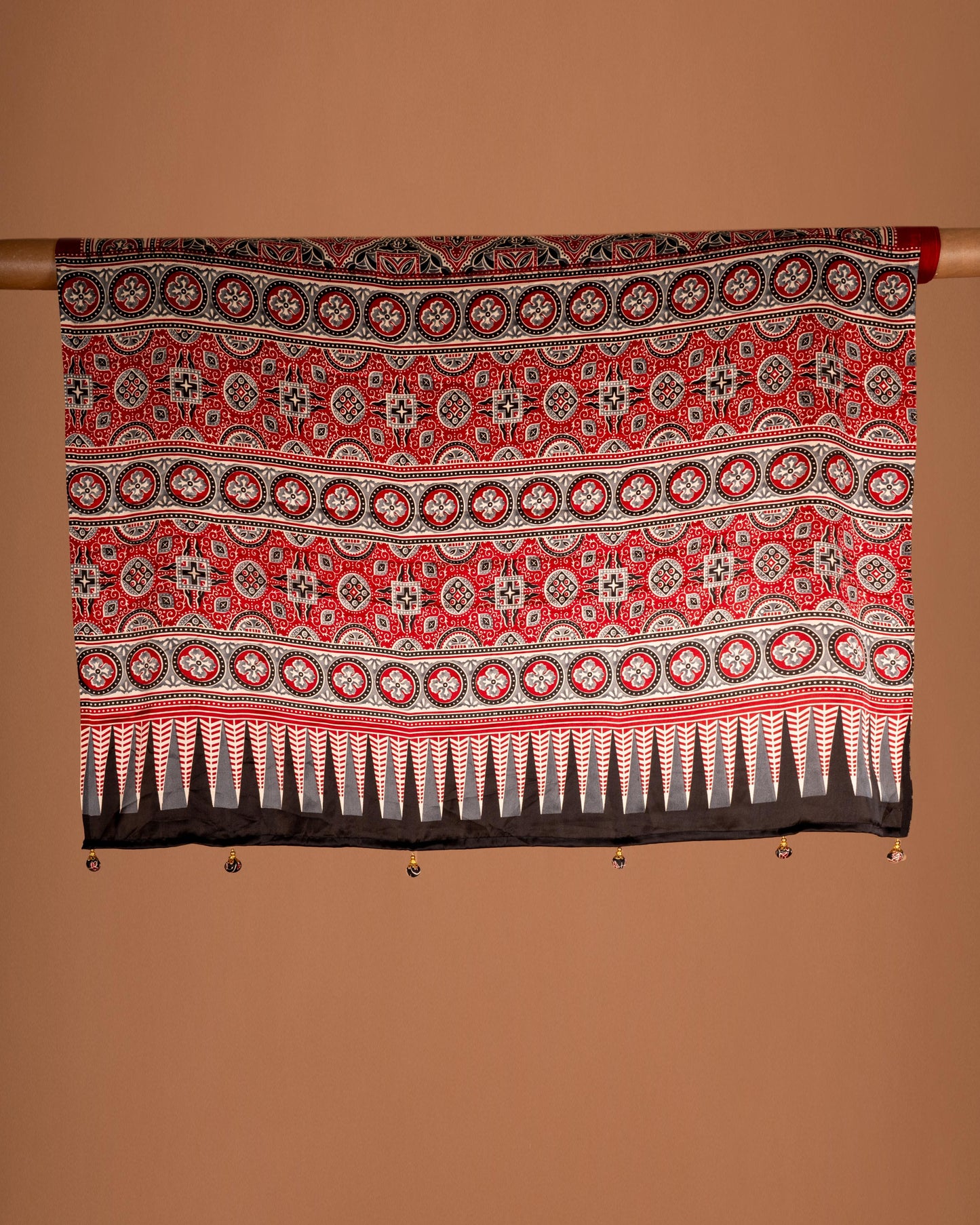 Where Art Meets Drape - A Saree That Invites Stories – Best Paired with Statement Necklaces