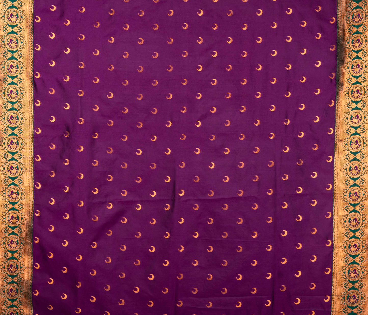 Kanya Kathaa β Magenta Paithani Saree with Green Border & Golden Zari