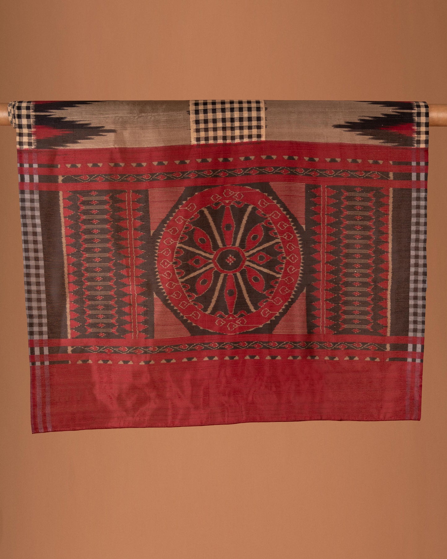 Rhythm in Threads – The Dual Weave Statement Saree