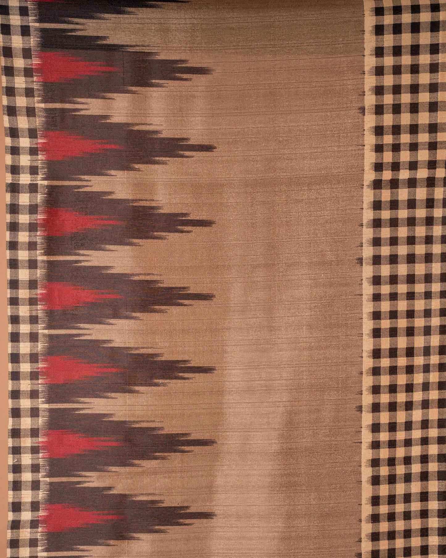Rhythm in Threads – The Dual Weave Statement Saree