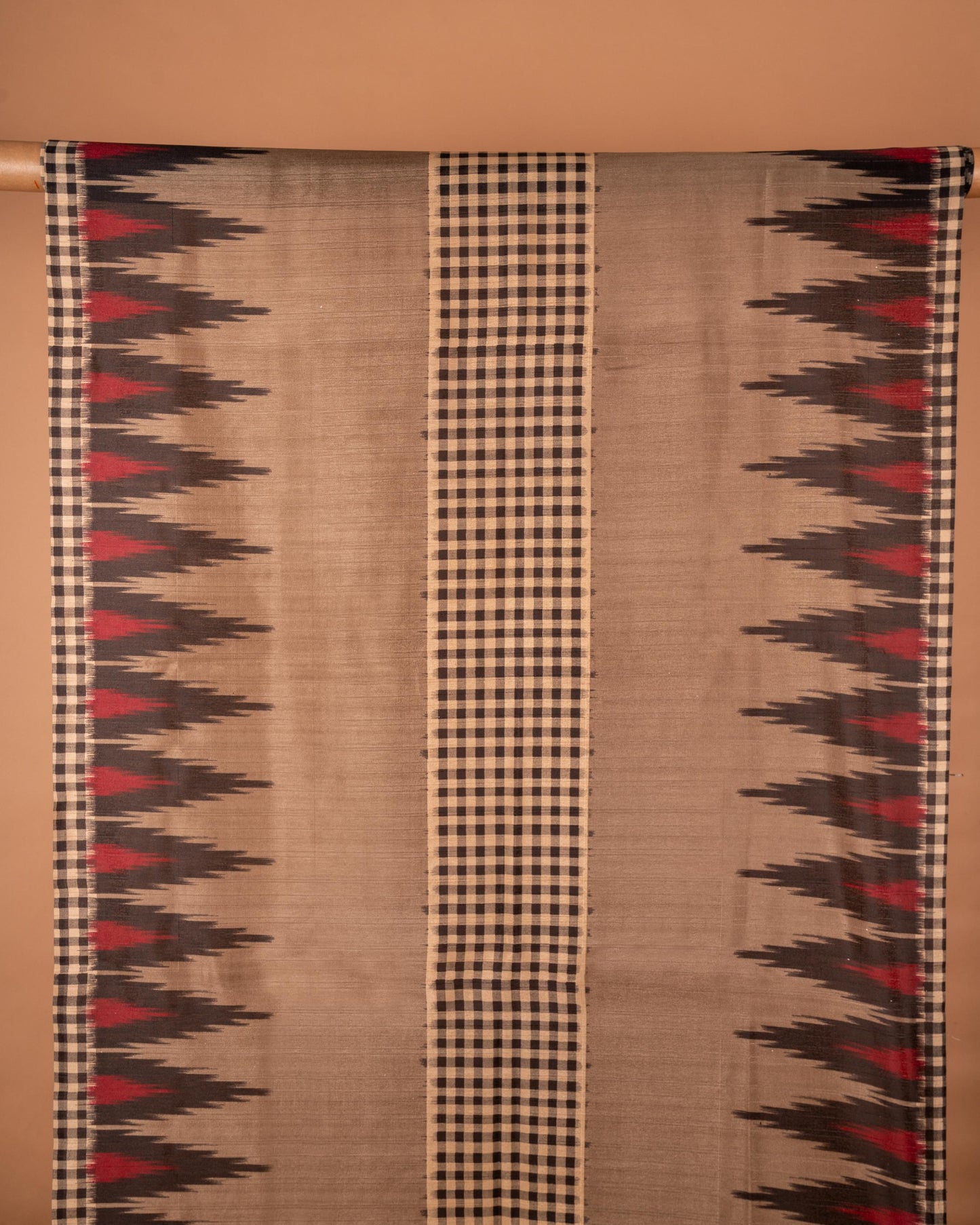 Rhythm in Threads – The Dual Weave Statement Saree
