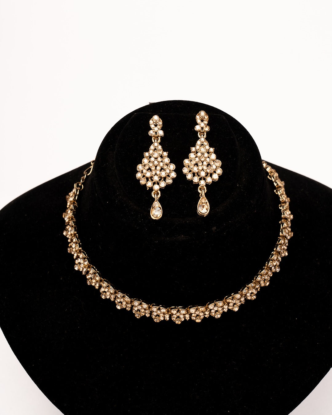 Golden Bloom Classic Necklace Set - Timeless Elegance in Every Petal