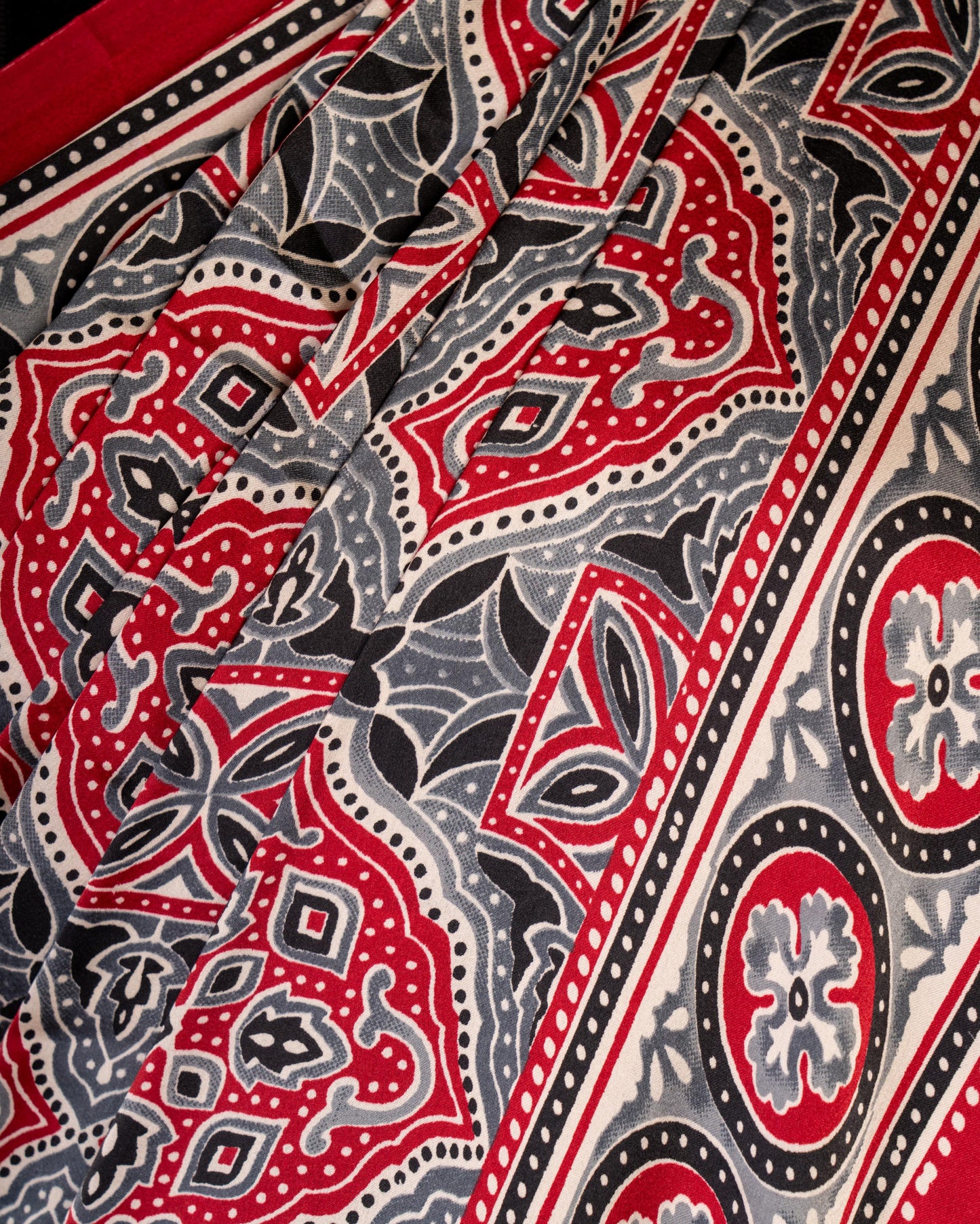 Where Art Meets Drape - A Saree That Invites Stories – Best Paired with Statement Necklaces