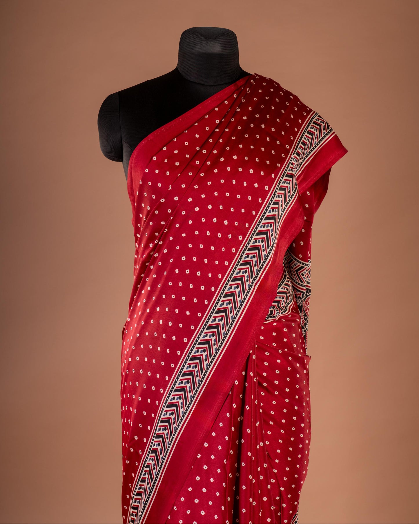 Pure Elegance, Draped in Simplicity - A Timeless Saree Made to Shine with Your Favorite Necklace