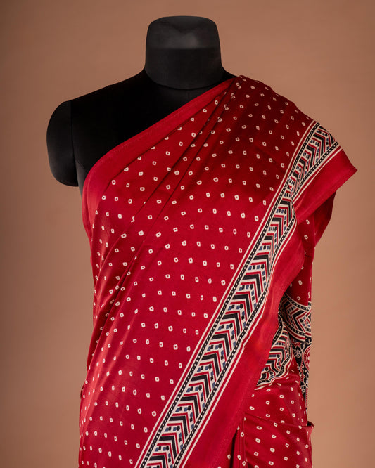 Pure Elegance, Draped in Simplicity - A Timeless Saree Made to Shine with Your Favorite Necklace