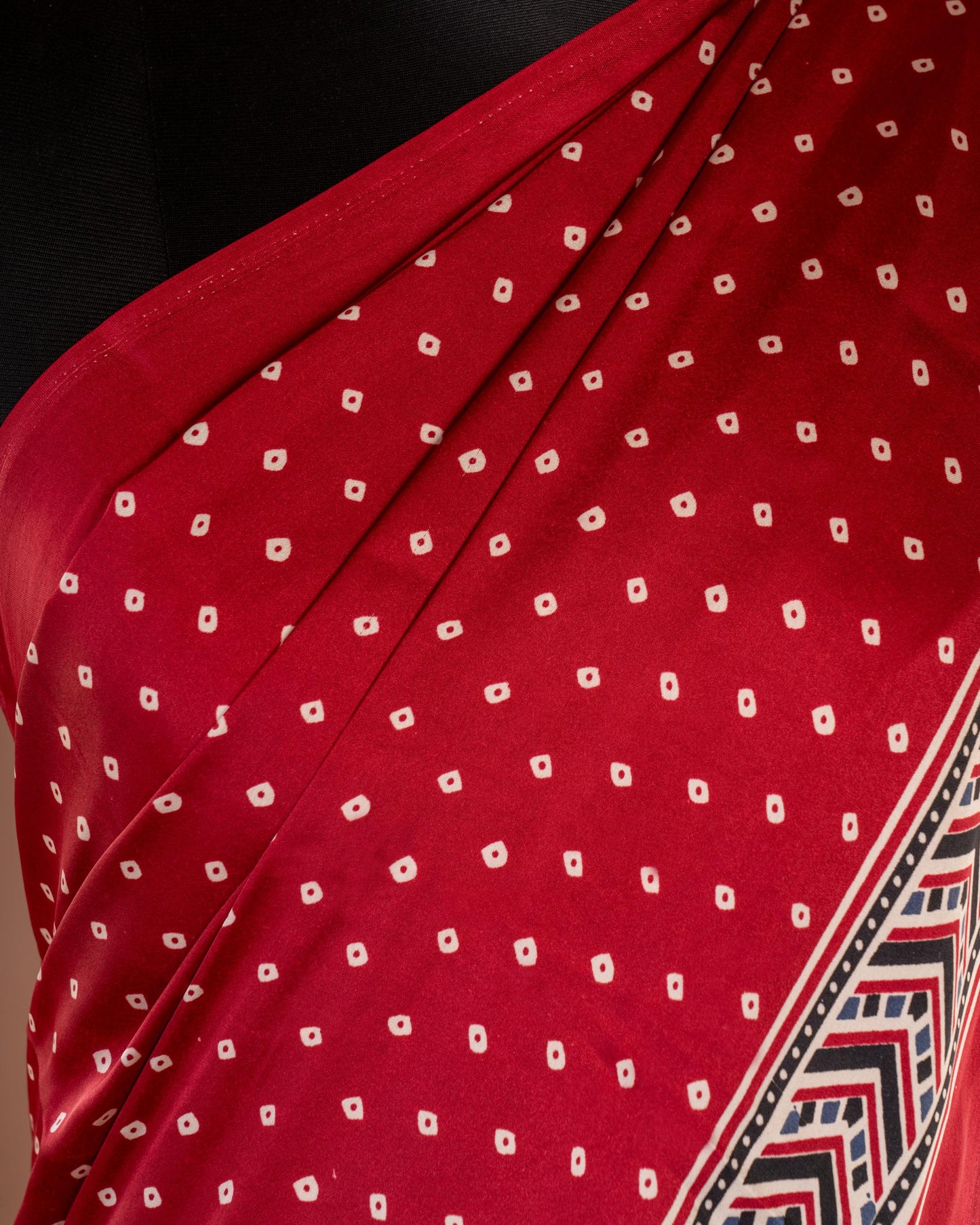 Pure Elegance, Draped in Simplicity - A Timeless Saree Made to Shine with Your Favorite Necklace
