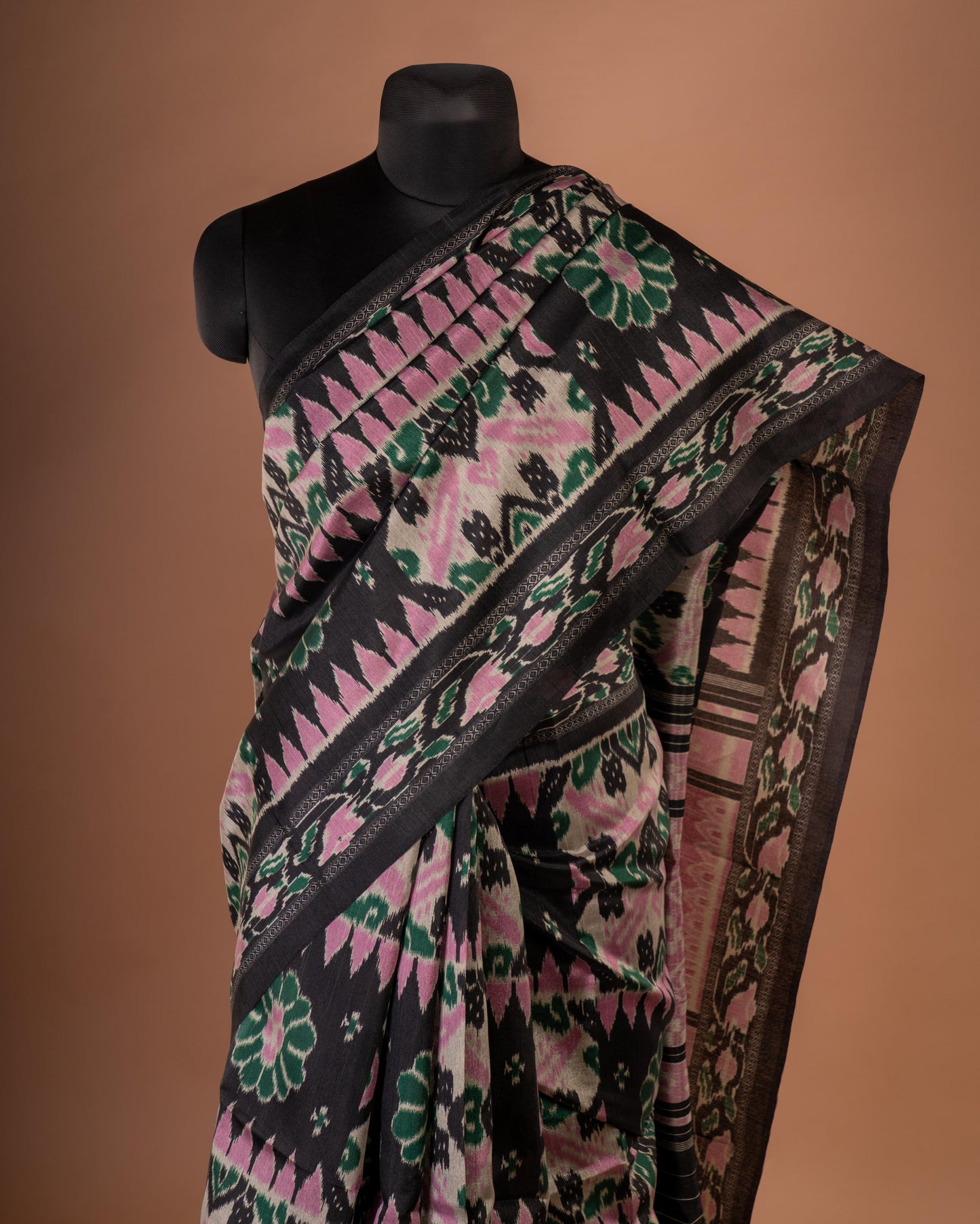 Grace in Every Thread - Celebrate Elegance with a Touch of Tradition