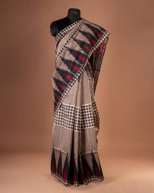 Rhythm in Threads – The Dual Weave Statement Saree