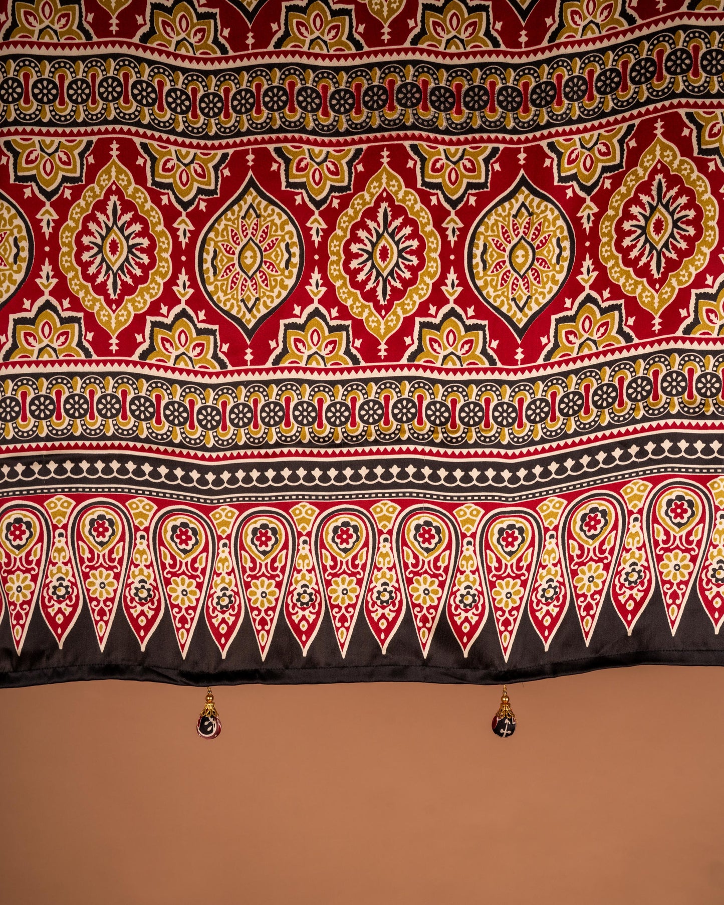 Draped in Art, Framed in Elegance - A Saree That’s Rooted in Culture Perfect for Statement Necklaces